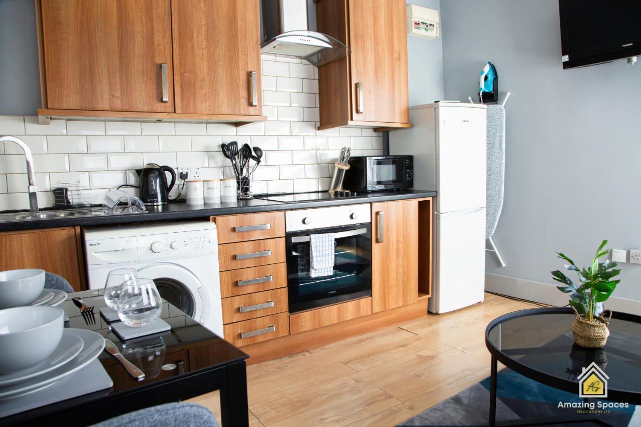 City Centre 2 Bed Flat Sleeps 3 For Work And Leisure With Free Wifi By Amazing Spaces Relocations Ltd Warrington Extérieur photo
